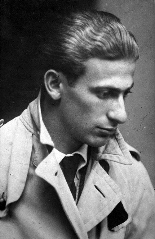 500px-Radnóti_Miklós_(1930).jpg