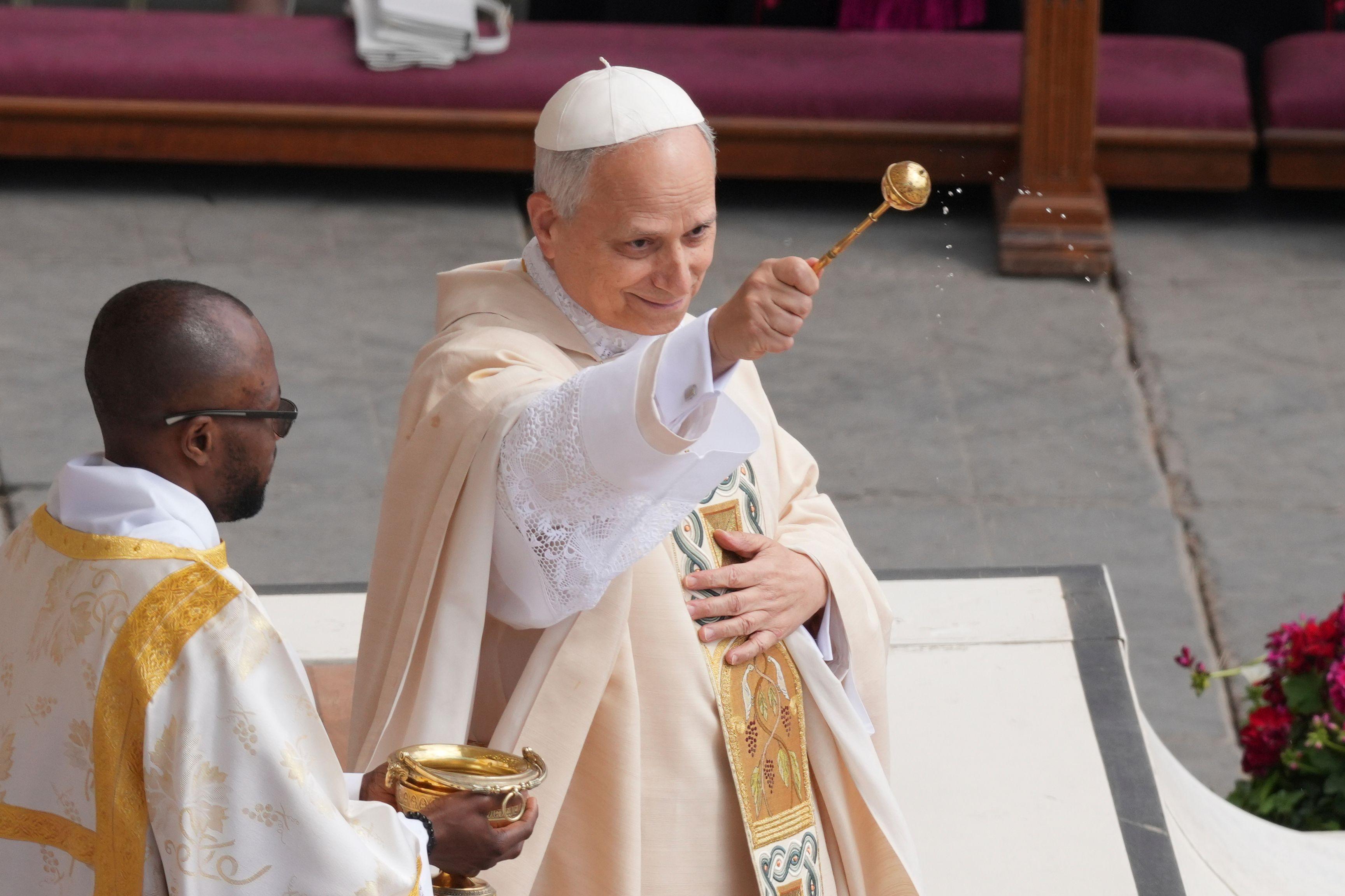 APTOPIX_Vatican_Pope_76123.jpg