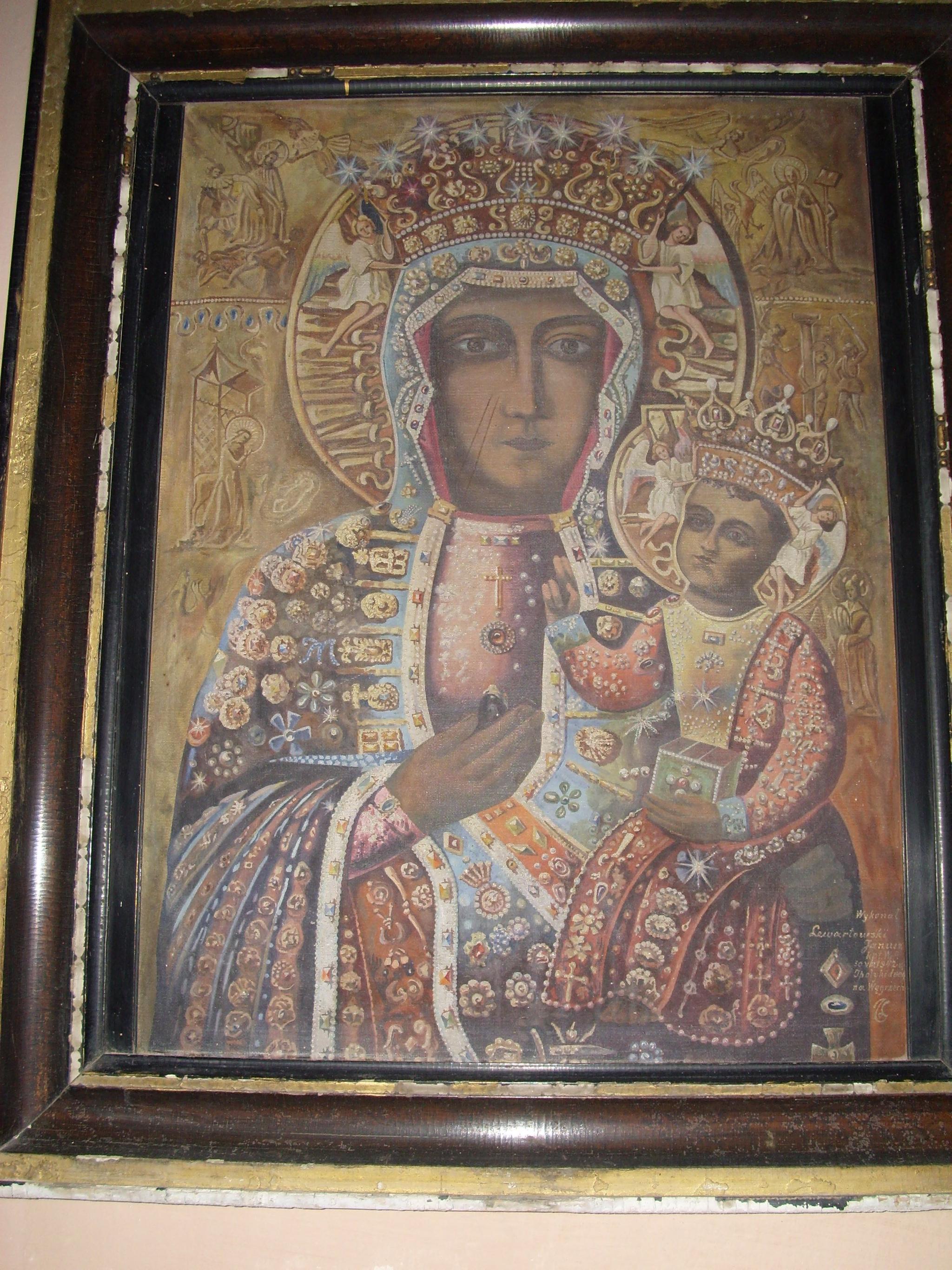 A  felújított Fekete Madonna. Fotó Csáky Károly.JPG