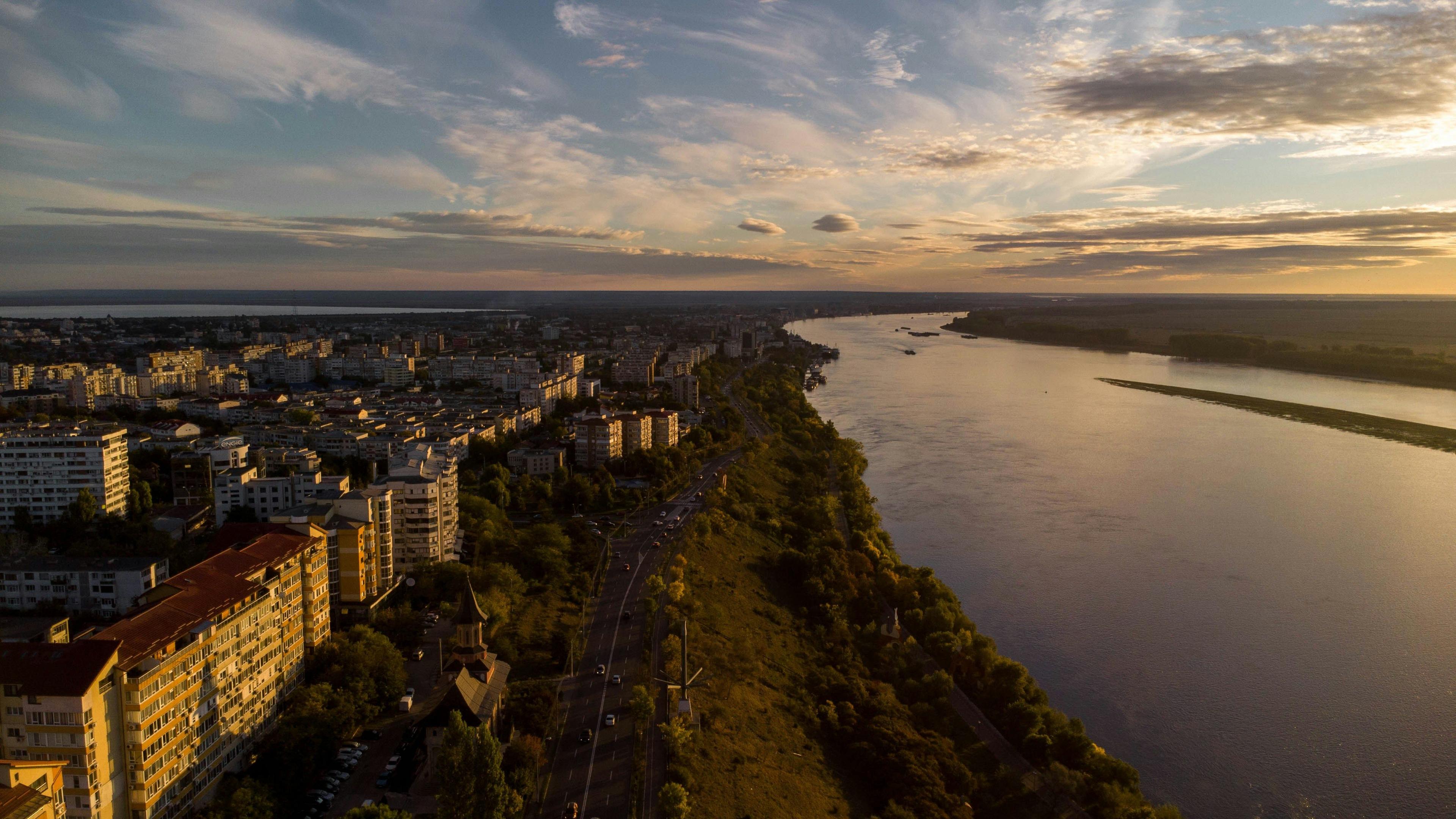 Galati-határvonal.unsplash .jpg