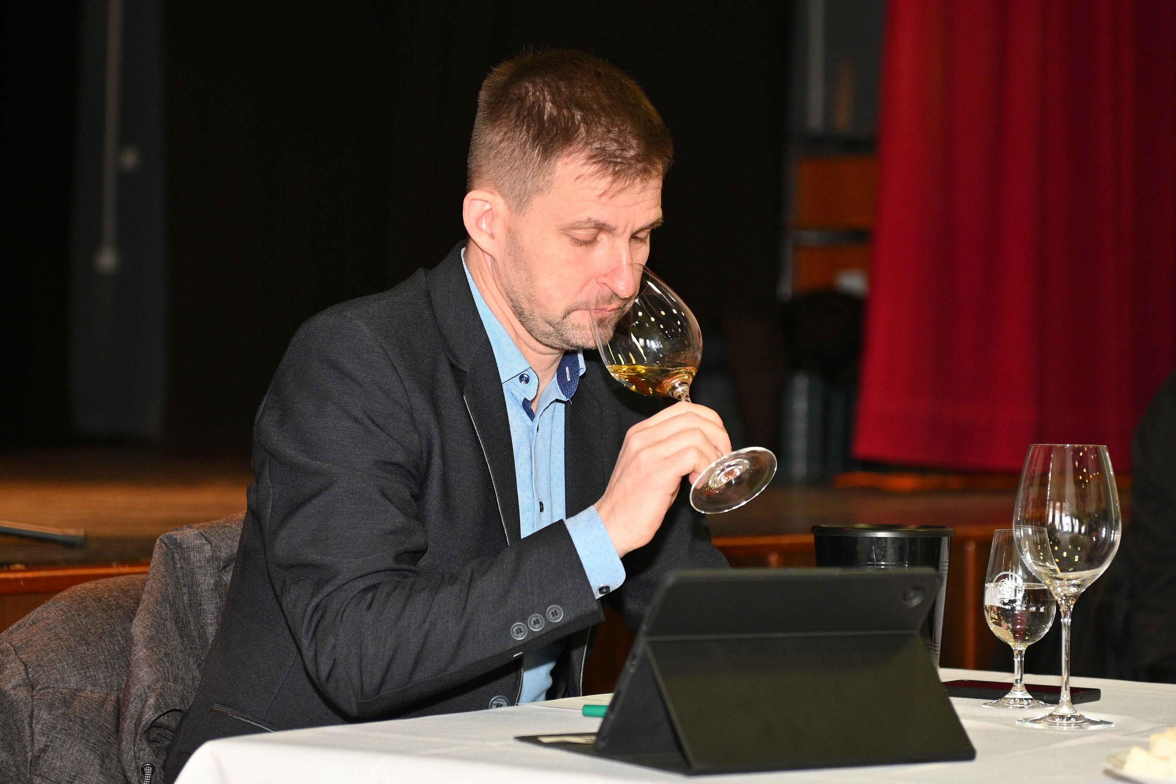 Kürti Borverseny _ Súťaž strekovských vín (13).JPG