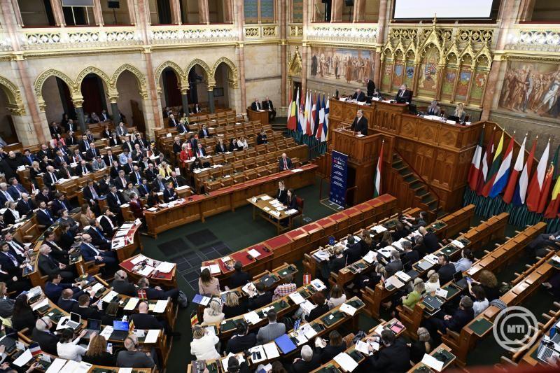 Orbán 04_MTI.jpg
