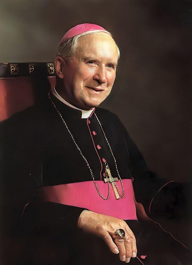 Portrait_of_Archbishop_Marcel_Lefebvre_–_edited.jpg