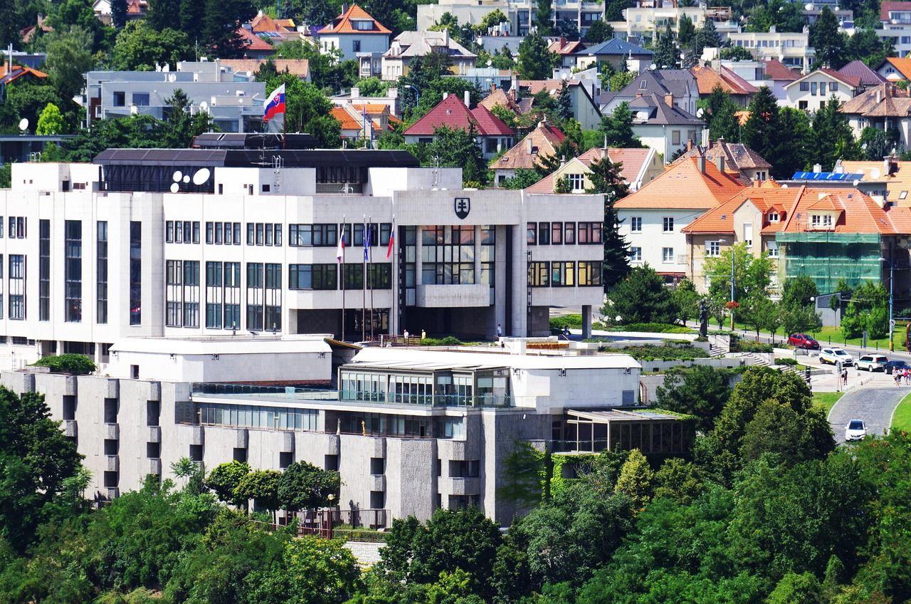 bratislava-1569377_1280 pixabay.com.jpg