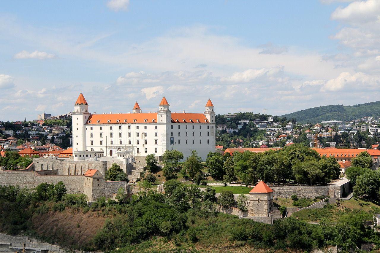 bratislava-5284281_1280 pixabay.jpg