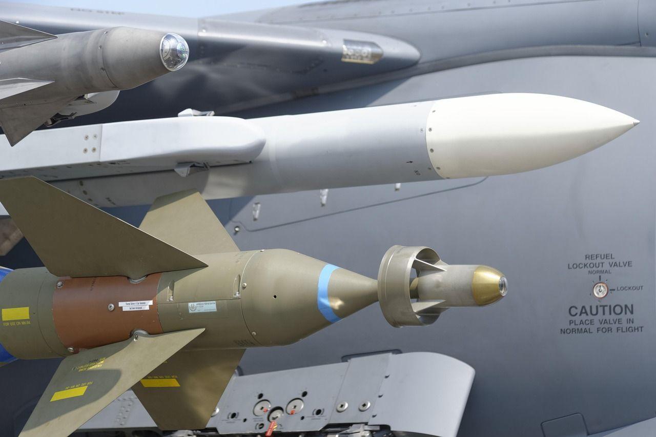 missile-1143116_1280.jpg