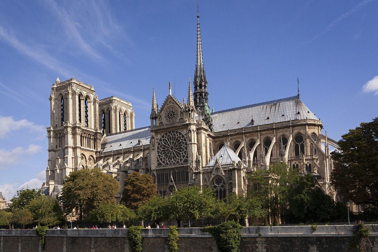 notre-dame-4373242_1280.jpg