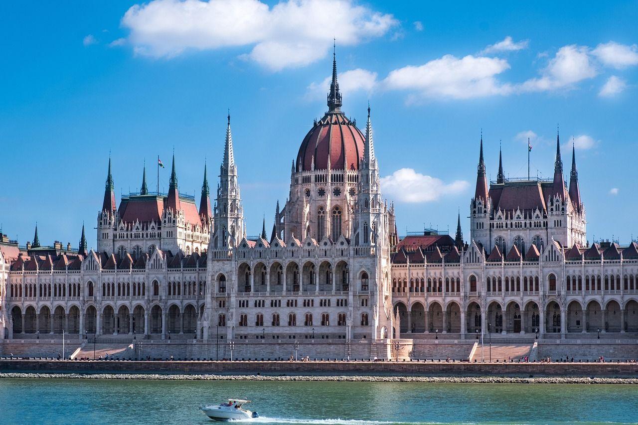 parliament-7017549_1280.jpg