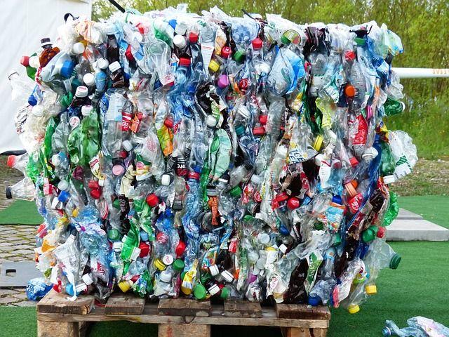 plastic-bottles-115069_640.jpg