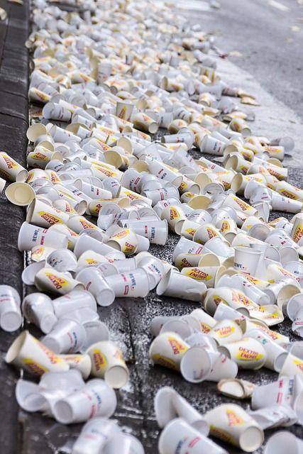 plastic-cups-973105_640.jpg