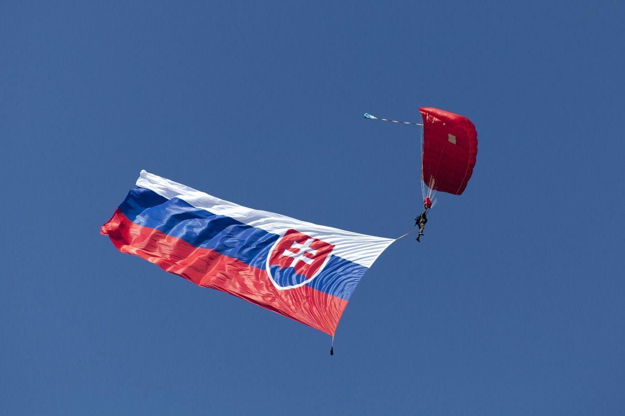 slovak-flag-1635883_1280.jpg