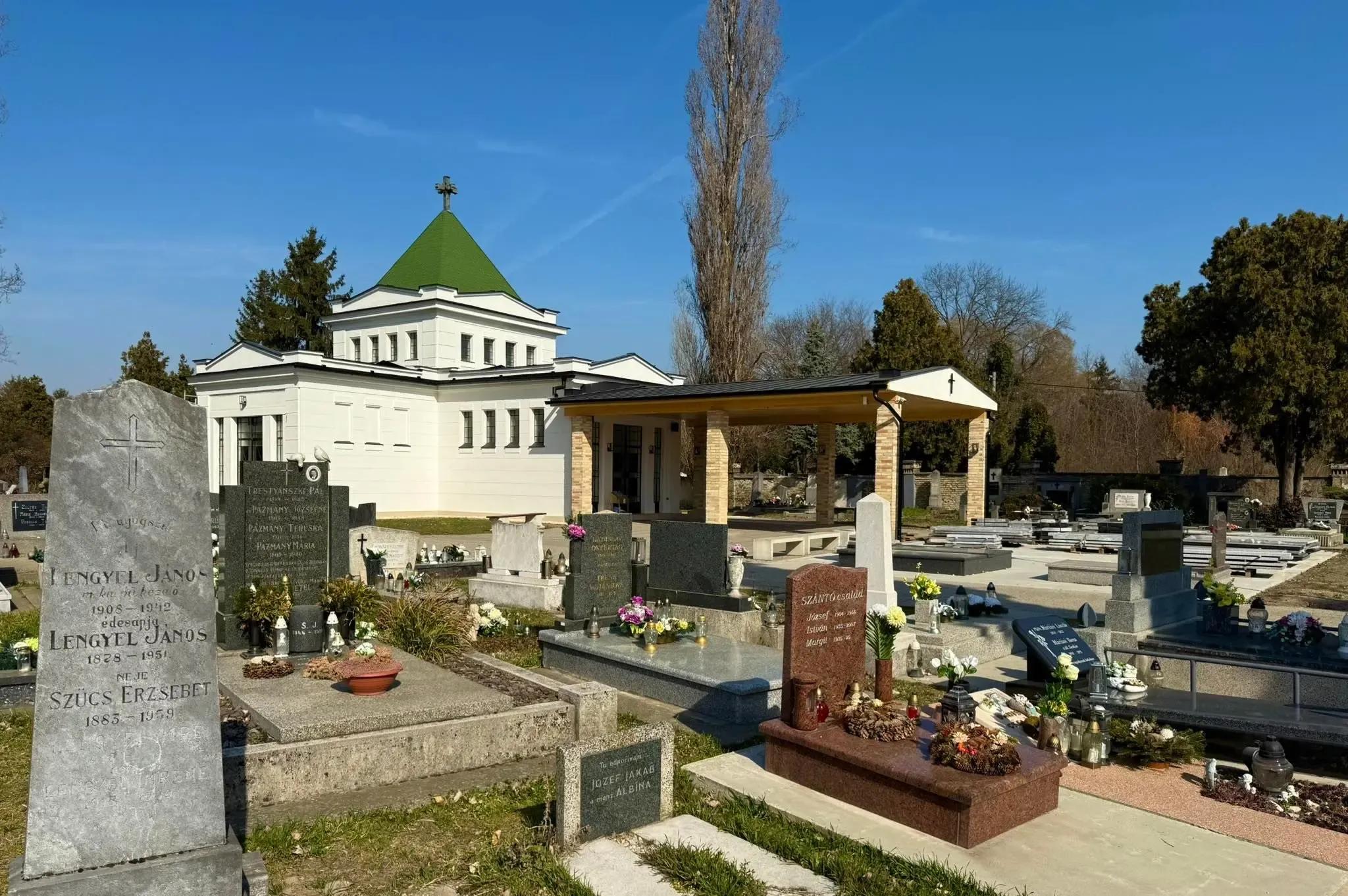 Komáromi Római Katolikus temető - FB oldala