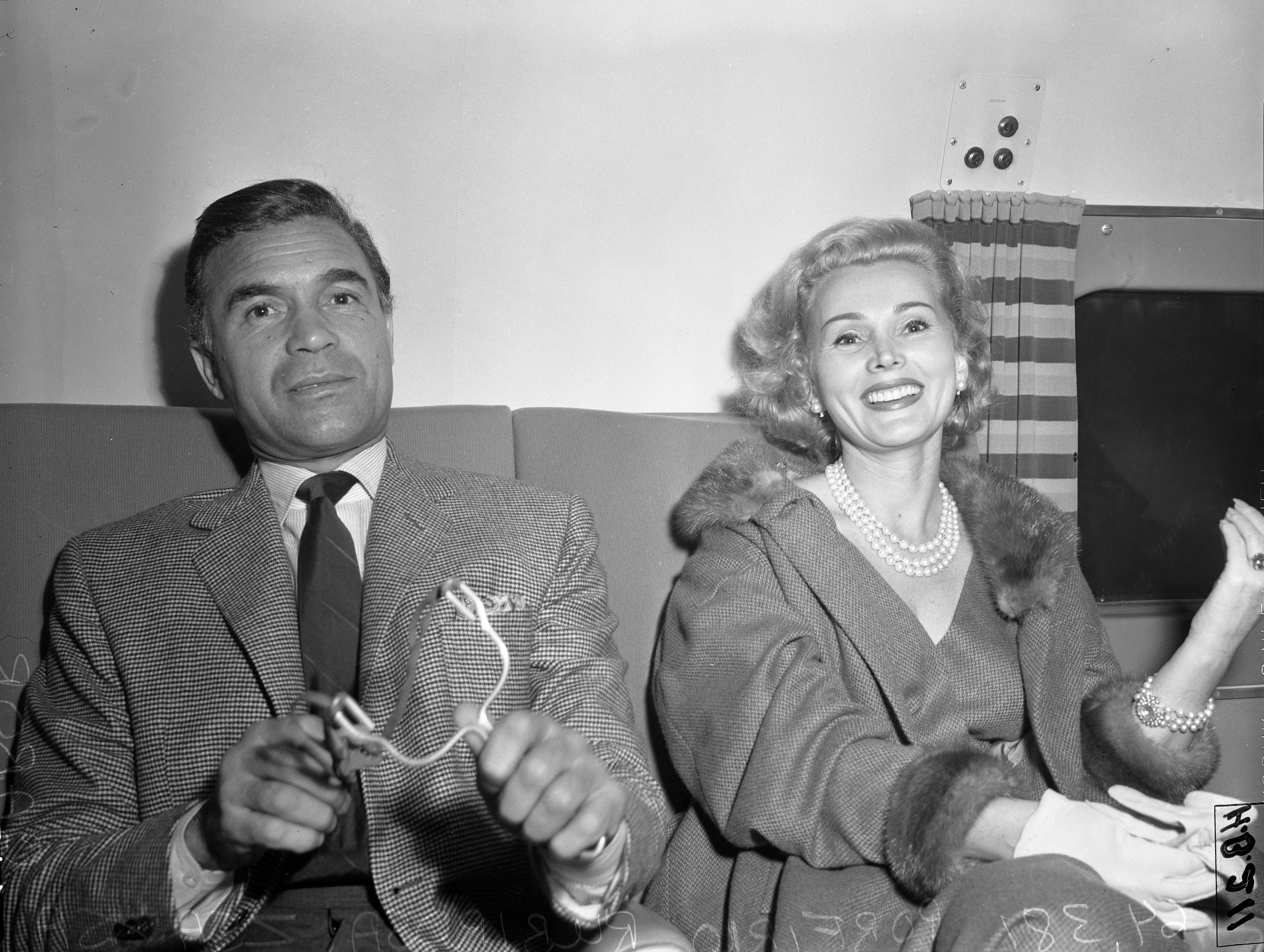 Zsa_Zsa_Gabor_with_playboy_Porfirio_Rubirosa_Ariza,_circa_1954.jpg