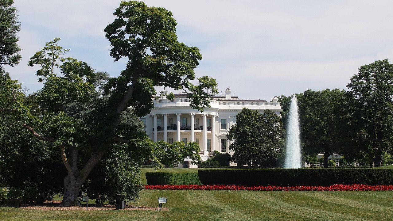 white-house-619808_1280.jpg